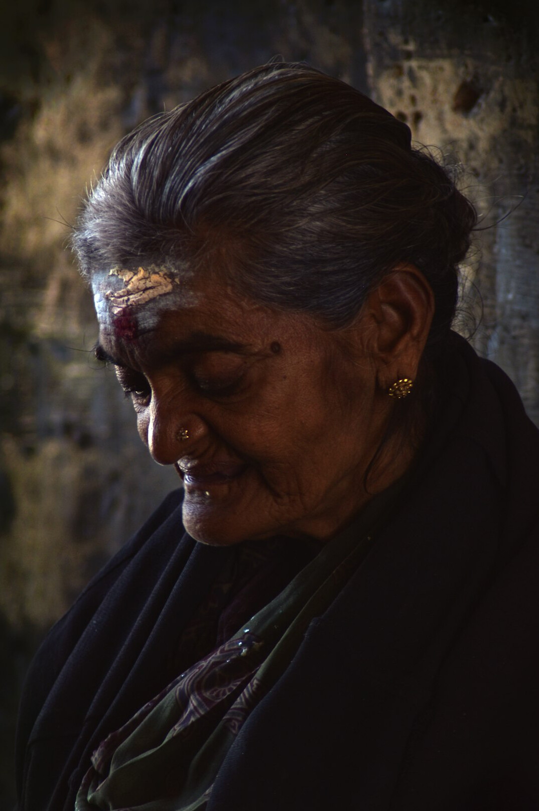 Portrait of a smiling Chilean woman in her sixties with short silver hair in a cozy living room